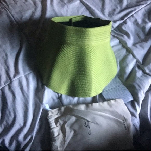 Oh Sunny green visor hat with carry on bag NWT - Picture 6 of 7